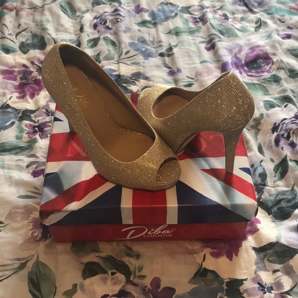 Gold Peep-toe Pumps